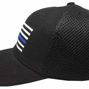 Black Baseball Cap with Bold White Stripe – Modern Street Style